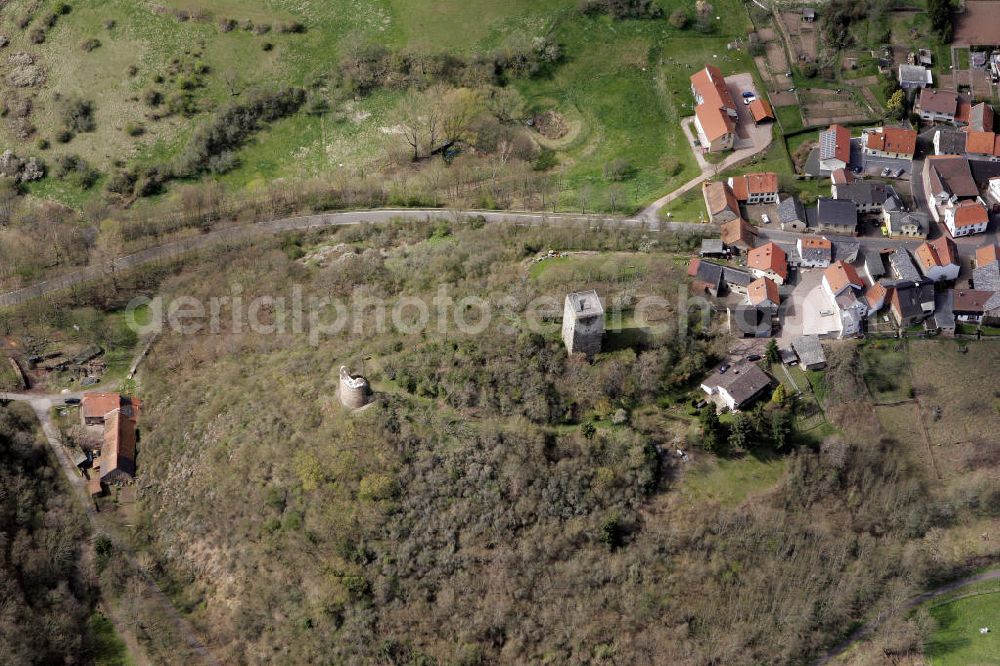 Aerial photograph Burgsponheim - Blick auf die Ortschaft Burgsponheim in Rheinland Pfalz. Im Zentrum ist die Burgruine Burgsponheim aus dem 12. Jahrhundert zu sehen. View to the village Burgsponheim in Rhineland- Palatinate. In the center is the castle ruin Burgsponheim from the 12. century recognizeable.