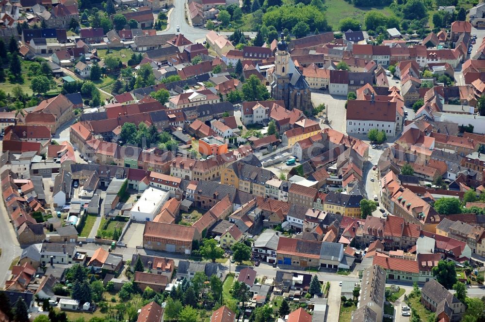 Aerial image Buttstädt - Stadtansicht von Buttstädt im Bundesland Thüringen. Buttstädt besitzt einen mittelalterlichen Stadtkern mit einer teilweise noch erhaltenen Stadtmauer, dem Brückentor und dem Rastenberger Tor. Diese stehen neben weiteren 42 Einzelobjekten unter Denkmalschutz. Die spätgotische Michaeliskirche von 1511 und das Renaissance-Rathaus befinden sich im Zentrum der Stadt.