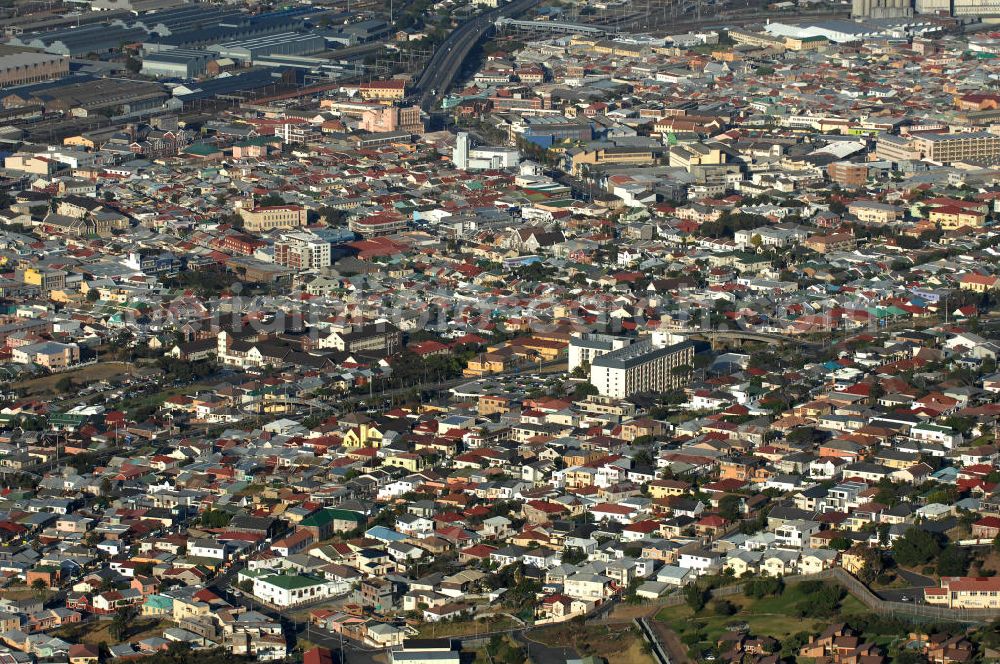 Aerial photograph Kapstadt / Cap Town - Stadtansicht von Kapstadt in der Provinz Western Cape von Südafrika, ein Austragungsort der Fußball- Weltmeisterschaft 2010. Cityscape of the Cap Town in South Africa a venue of the 2010 FIFA World Cup.