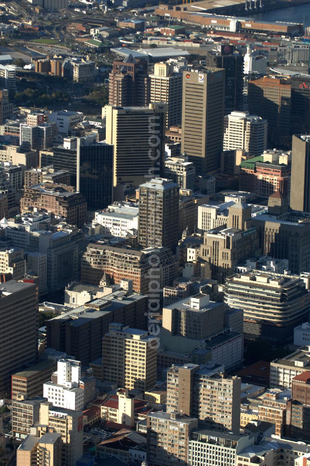 Kapstadt / Cap Town from above - Stadtansicht von Kapstadt in der Provinz Western Cape von Südafrika, ein Austragungsort der Fußball- Weltmeisterschaft 2010. Cityscape of the Cap Town in South Africa a venue of the 2010 FIFA World Cup.