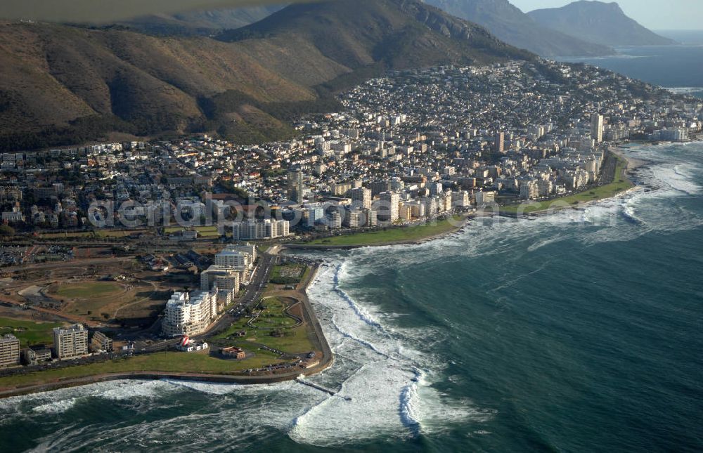 Kapstadt / Cap Town from the bird's eye view: Stadtansicht von Kapstadt in der Provinz Western Cape von Südafrika, ein Austragungsort der Fußball- Weltmeisterschaft 2010. Cityscape of the Cap Town in South Africa a venue of the 2010 FIFA World Cup.