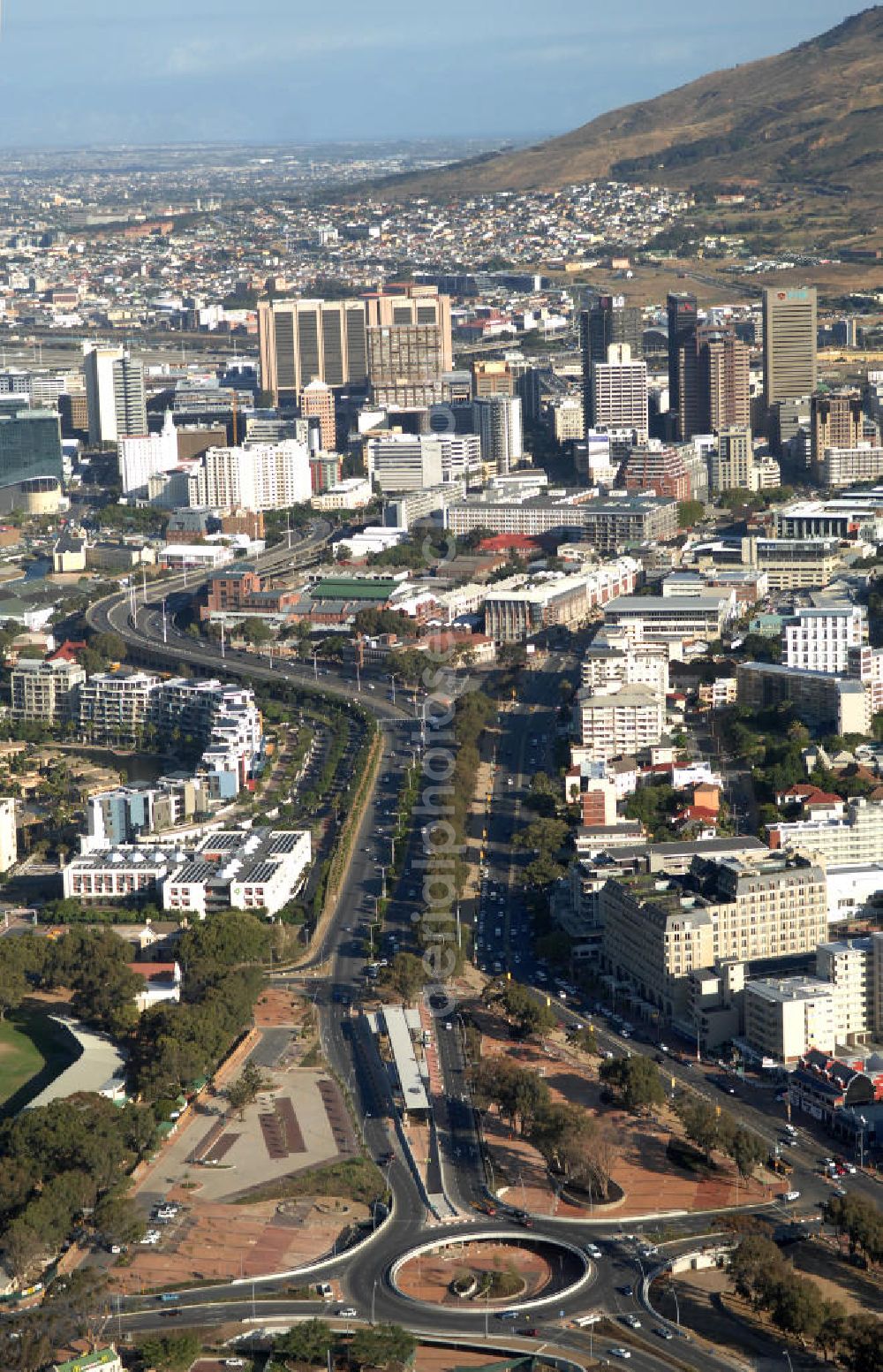 Aerial image Kapstadt / Cap Town - Stadtansicht von Kapstadt in der Provinz Western Cape von Südafrika, ein Austragungsort der Fußball- Weltmeisterschaft 2010. Cityscape of the Cap Town in South Africa a venue of the 2010 FIFA World Cup.