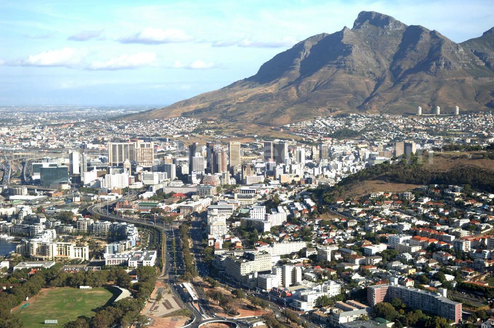 Aerial photograph Kapstadt / Cap Town - Stadtansicht von Kapstadt in der Provinz Western Cape von Südafrika, ein Austragungsort der Fußball- Weltmeisterschaft 2010. Cityscape of the Cap Town in South Africa a venue of the 2010 FIFA World Cup.