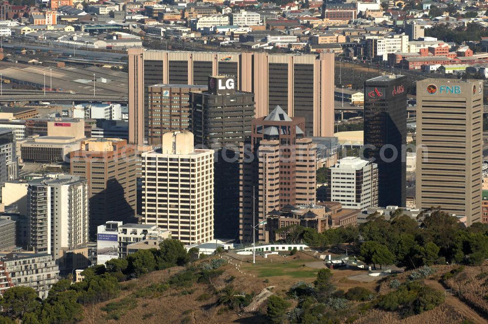 Kapstadt / Cap Town from above - Stadtansicht von Kapstadt in der Provinz Western Cape von Südafrika, ein Austragungsort der Fußball- Weltmeisterschaft 2010. Cityscape of the Cap Town in South Africa a venue of the 2010 FIFA World Cup.