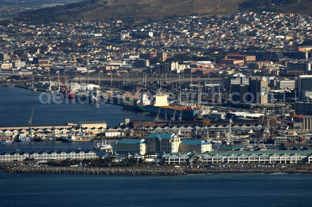 Aerial image Kapstadt / Cap Town - Stadtansicht von Kapstadt in der Provinz Western Cape von Südafrika, ein Austragungsort der Fußball- Weltmeisterschaft 2010. Cityscape of the Cap Town in South Africa a venue of the 2010 FIFA World Cup.