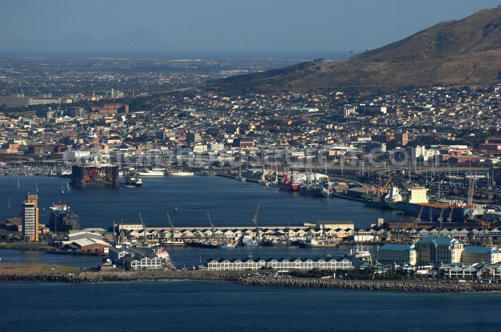 Aerial photograph Kapstadt / Cap Town - Stadtansicht von Kapstadt in der Provinz Western Cape von Südafrika, ein Austragungsort der Fußball- Weltmeisterschaft 2010. Cityscape of the Cap Town in South Africa a venue of the 2010 FIFA World Cup.