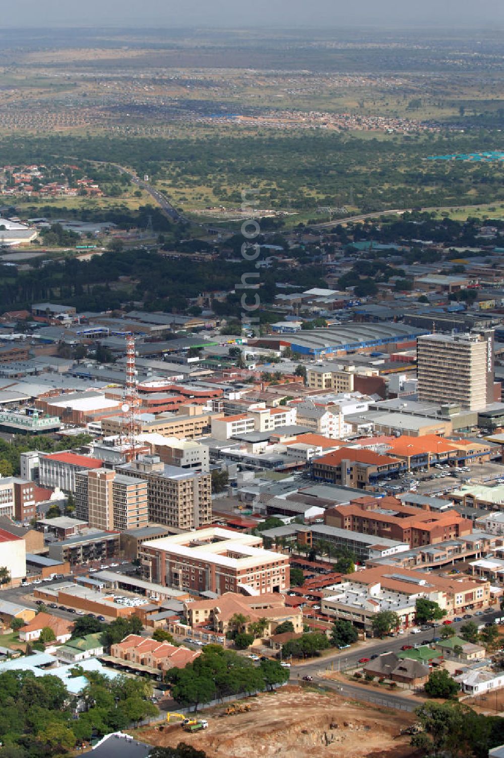 Polokwane from above - Stadtansicht von Polokwane in der Provinz Limpopo von Südafrika, einem Austragungsort der Fußball- Weltmeisterschaft 2010. City View from Polokwane in South Africa a venue of the 2010 FIFA World Cup.