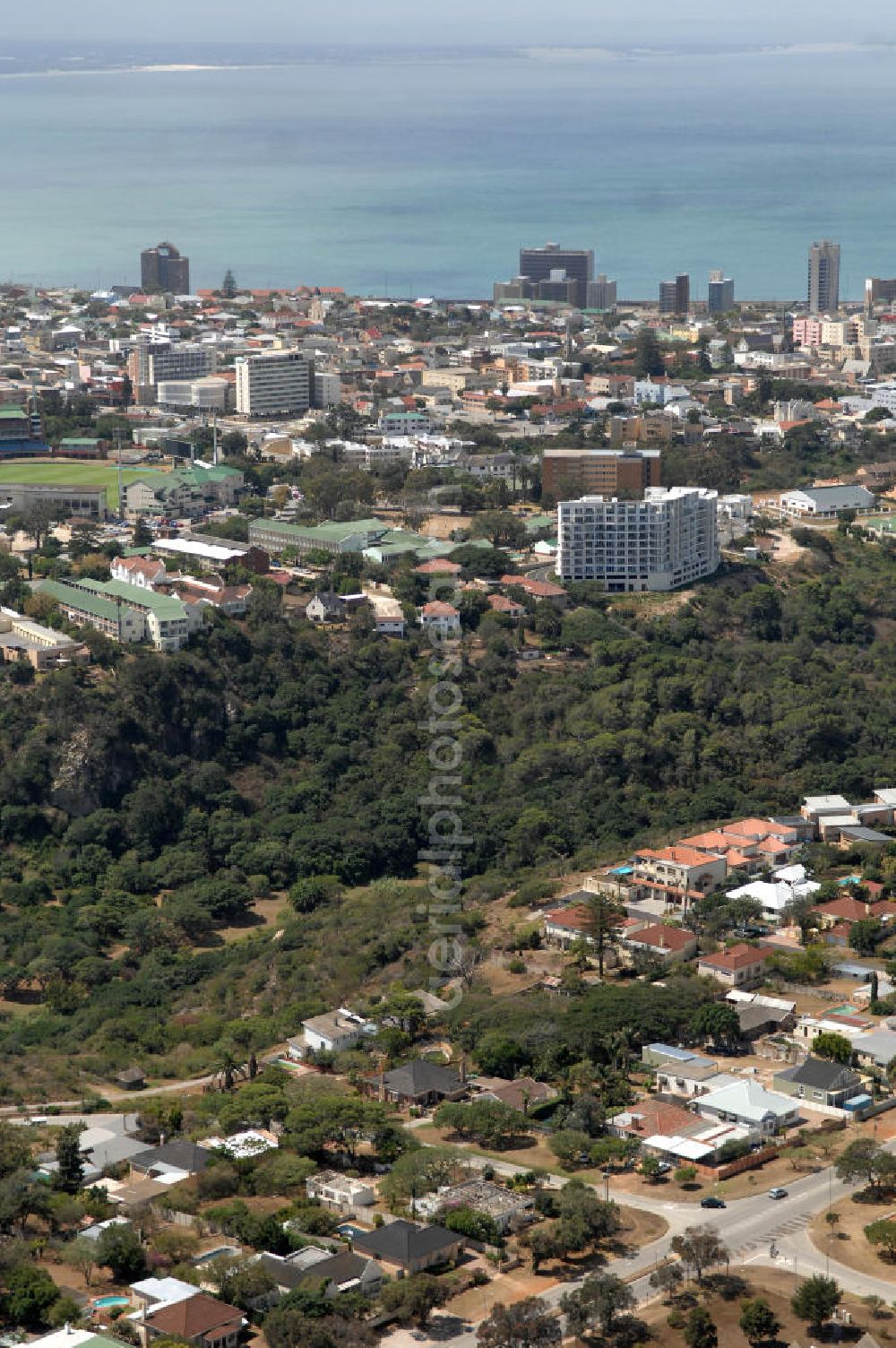 Port Elizabeth from above - Stadtansicht von Port Elizabeth in der Provinz Eastern Cape von Südafrika, einem Austragungsort der Fußball- Weltmeisterschaft 2010. Cityscape of Port Elizabeth in South Africa, a venue of the 2010 FIFA World Cup.