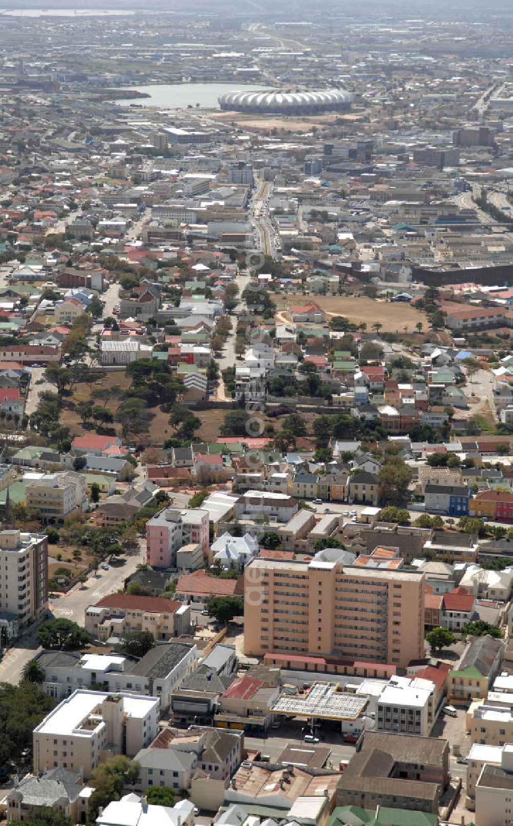 Port Elizabeth from above - Stadtansicht von Port Elizabeth in der Provinz Eastern Cape von Südafrika, einem Austragungsort der Fußball- Weltmeisterschaft 2010. Cityscape of Port Elizabeth in South Africa, a venue of the 2010 FIFA World Cup.