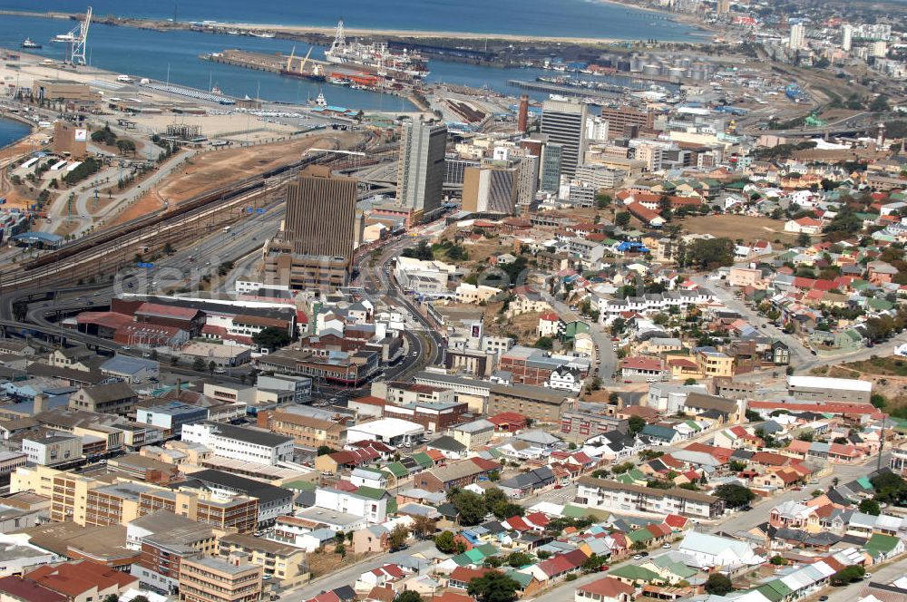 Port Elizabeth from above - Stadtansicht von Port Elizabeth in der Provinz Eastern Cape von Südafrika, einem Austragungsort der Fußball- Weltmeisterschaft 2010. Cityscape of Port Elizabeth in South Africa, a venue of the 2010 FIFA World Cup.