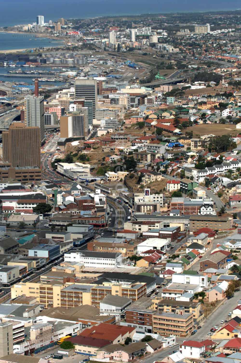 Port Elizabeth from above - Stadtansicht von Port Elizabeth in der Provinz Eastern Cape von Südafrika, einem Austragungsort der Fußball- Weltmeisterschaft 2010. Cityscape of Port Elizabeth in South Africa, a venue of the 2010 FIFA World Cup.