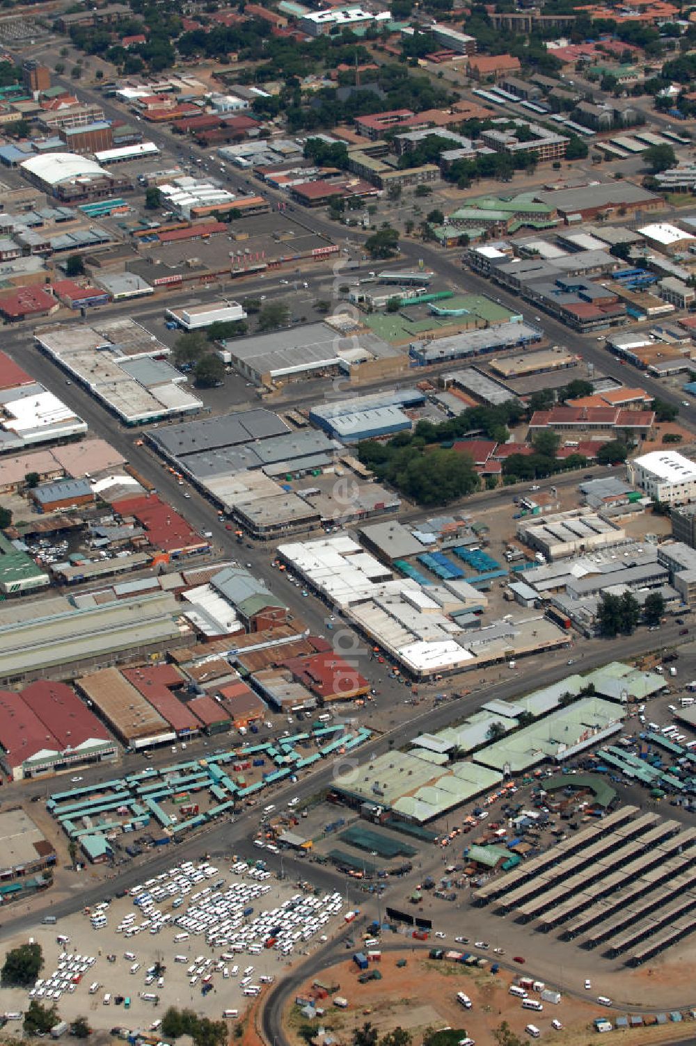 14.02.2010 from the bird's eye view: Stadtansicht von Rustenburg, in der Nordwest Provinz von Südafrika, einem Austragungsort der Fußball- Weltmeisterschaft 2010. Cityscape from Rustenburg in the North West Province of South Africa, a venue of the 2010 FIFA World Cup.