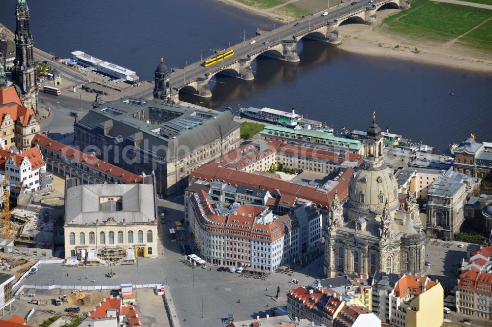 Aerial photograph Dresden - City view of the old town of Dresden at the Augustus Bridge over the Elbe to the House of the Estates at the Dresden Royal Palace, the Museum of Transportation (Johanneum), Hilton Hotel, the quarterback I QF Hotel and the rebuilt Frauenkirche