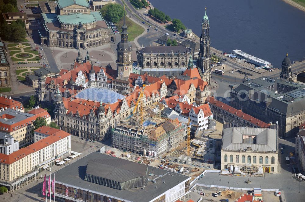 Aerial image Dresden - City view of the old town of Dresden at the Catholic court church at the Semper Opera House, the house stands on the Dresden Royal Palace, the Museum of Transportation (Johanneum), the new building of the Swiss Hotel, the Green Vault and the Palace of Culture