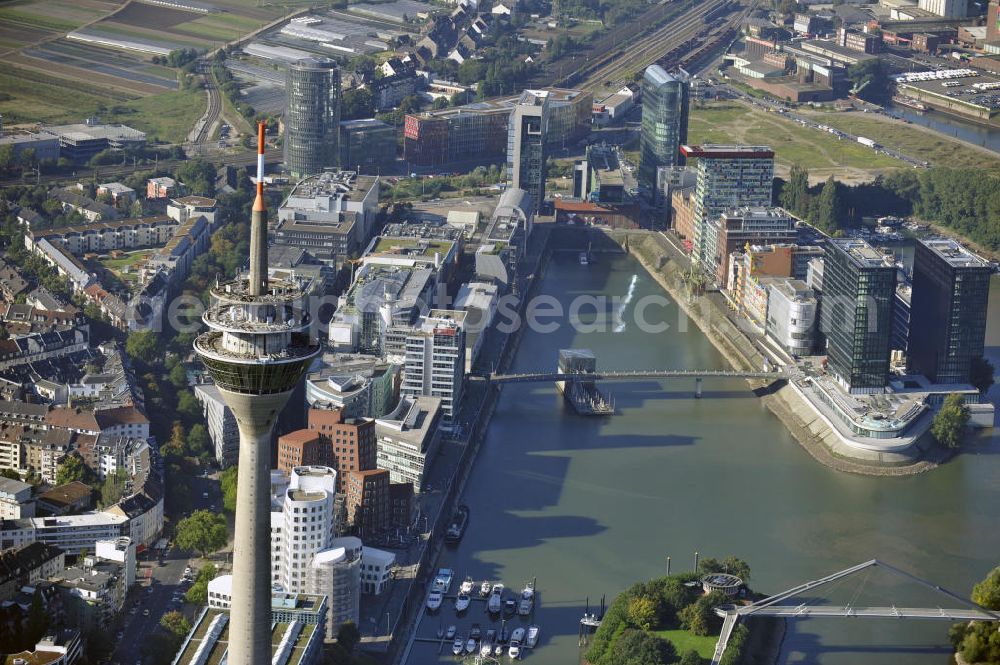 Aerial photograph Düsseldorf - Sicht auf den Rheinturm, den Landtag von NRW und auf das Stadtor. View to the Rhine Tower, the seat of the government of the federal state Northrhine Westphalia and the city gate.