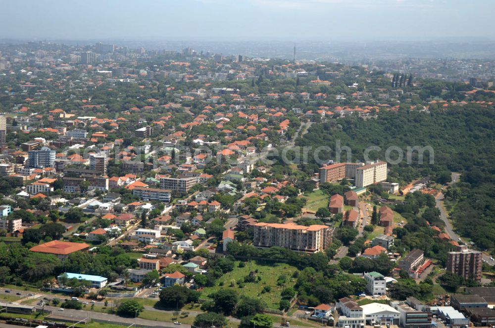 Durban from the bird's eye view: Stadtansicht von Durban in der Provinz KwaZulu-Natal von Südafrika, einem Austragungsort der Fußball- Weltmeisterschaft 2010. Cityscape from Durban in South Africa a venue of the 2010 FIFA World Cup.