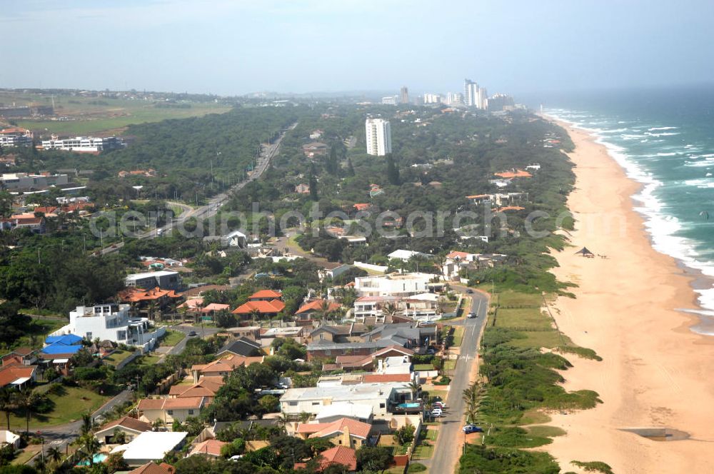 Durban from above - Stadtansicht von Durban in der Provinz KwaZulu-Natal von Südafrika, einem Austragungsort der Fußball- Weltmeisterschaft 2010. Cityscape from Durban in South Africa a venue of the 2010 FIFA World Cup.