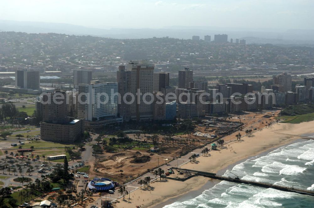 Durban from the bird's eye view: Stadtansicht von Durban in der Provinz KwaZulu-Natal von Südafrika, einem Austragungsort der Fußball- Weltmeisterschaft 2010. Cityscape from Durban in South Africa a venue of the 2010 FIFA World Cup.