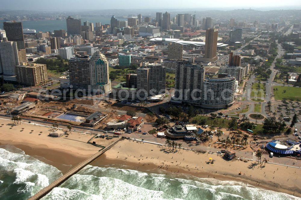 Durban from the bird's eye view: Stadtansicht von Durban in der Provinz KwaZulu-Natal von Südafrika, einem Austragungsort der Fußball- Weltmeisterschaft 2010. Cityscape from Durban in South Africa a venue of the 2010 FIFA World Cup.