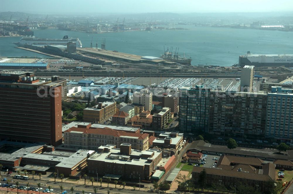 Durban from the bird's eye view: Stadtansicht von Durban in der Provinz KwaZulu-Natal von Südafrika, einem Austragungsort der Fußball- Weltmeisterschaft 2010. Cityscape from Durban in South Africa a venue of the 2010 FIFA World Cup.