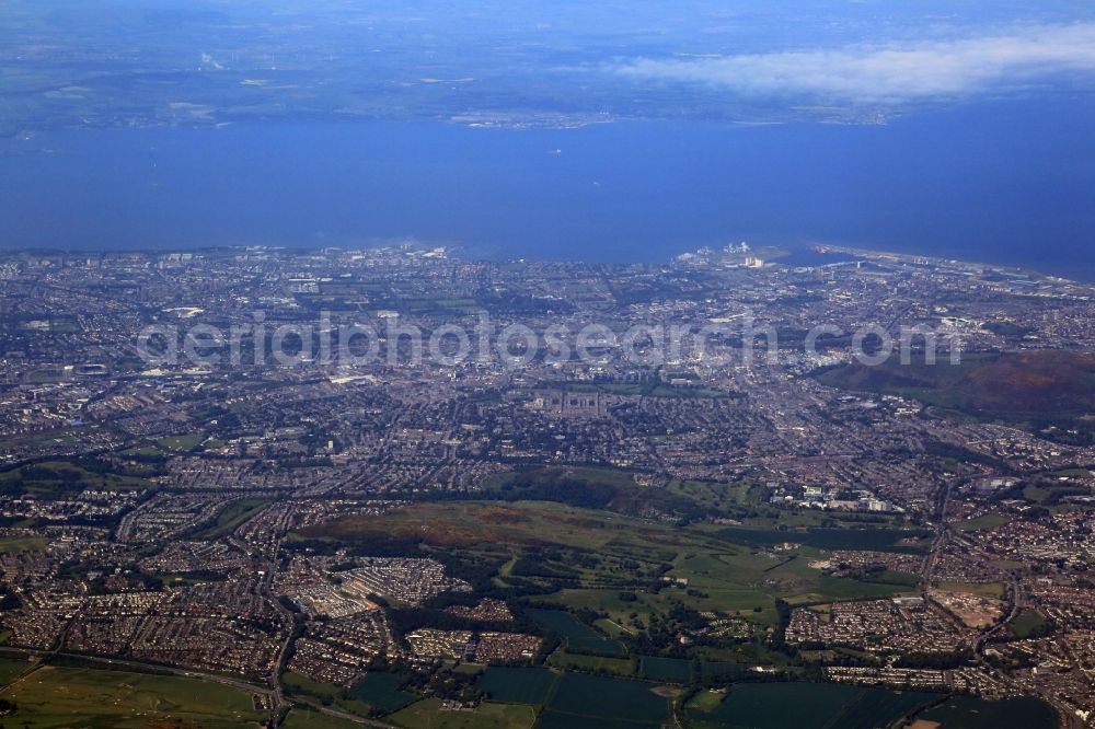 Edinburgh from the bird's eye view: City view of Edinburgh in Schottland, United Kingdom