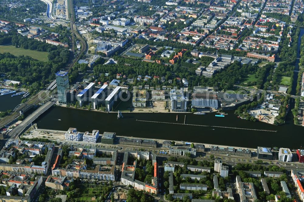 Aerial photograph Berlin - District on the former port Osthafen on shore of Spree in the city in the district Friedrichshain in Berlin, Germany