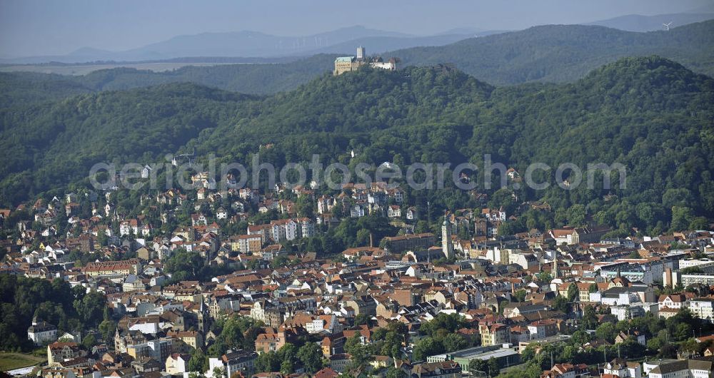 Aerial image Eisenach - Blick auf das Stadtzentrum von Eisenach und die Wartburg-Stiftung Eisenach, ein UNESCO-Weltkulturerbe. View of the city center of Eisenach and Wartburg-Stiftung Eisenach Castle, an UNESCO World Heritage Site.