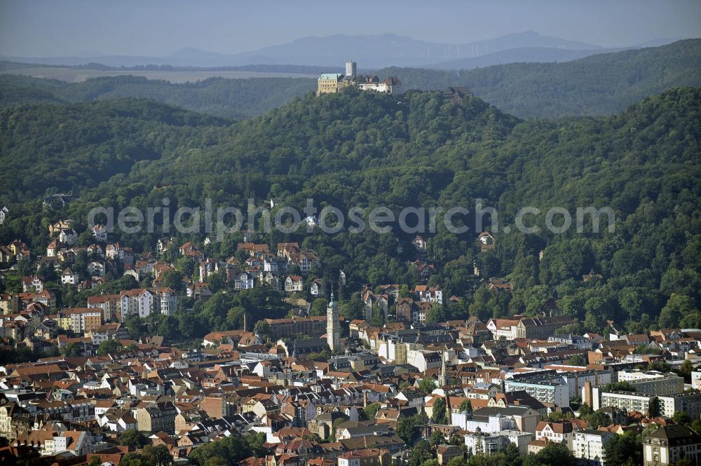 Eisenach from above - Blick auf das Stadtzentrum von Eisenach und die Wartburg-Stiftung Eisenach, ein UNESCO-Weltkulturerbe. View of the city center of Eisenach and Wartburg-Stiftung Eisenach Castle, an UNESCO World Heritage Site.