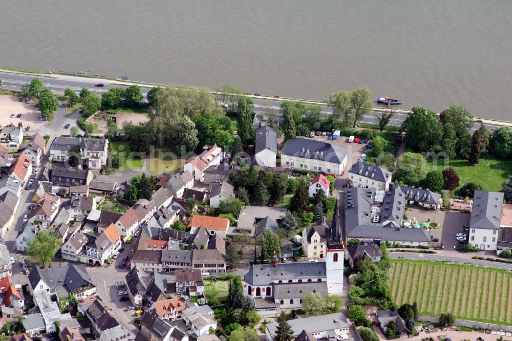 Aerial image Eltville am Rhein - Blick auf die Stadt Eltville in Hessen, mit dem Stadtteil Erbach, dem Rhein und der St.Markus Kirche, die im 15. Jahrhundert errichtet wurde. View to the city of Eltville in Hesse at the Rhine, with the district Erbach and the St. Markus church.