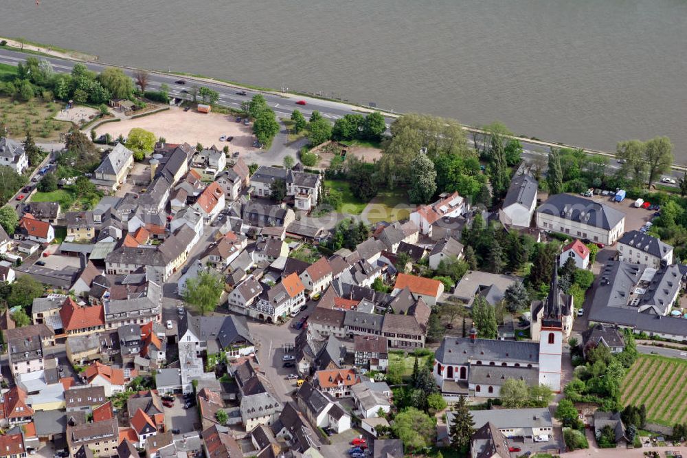 Aerial photograph Eltville am Rhein - Blick auf die Stadt Eltville in Hessen, mit dem Stadtteil Erbach, dem Rhein und der St.Markus Kirche, die im 15. Jahrhundert errichtet wurde. View to the city of Eltville in Hesse at the Rhine, with the district Erbach and the St. Markus church.