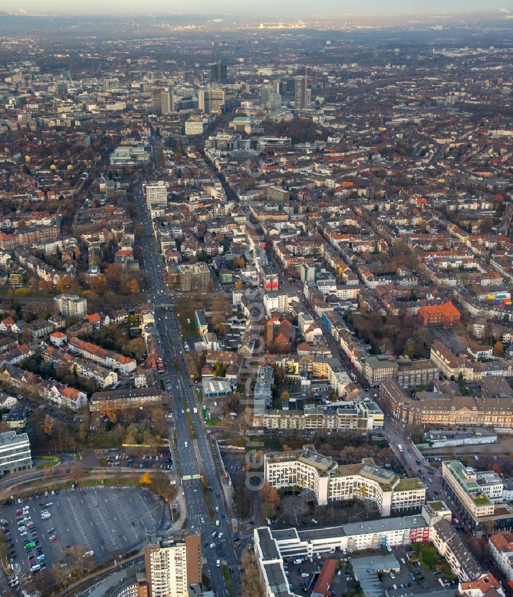 Aerial image Essen - City view along the Alfredstrasse - federal road B 224 in Essen in the state North Rhine-Westphalia