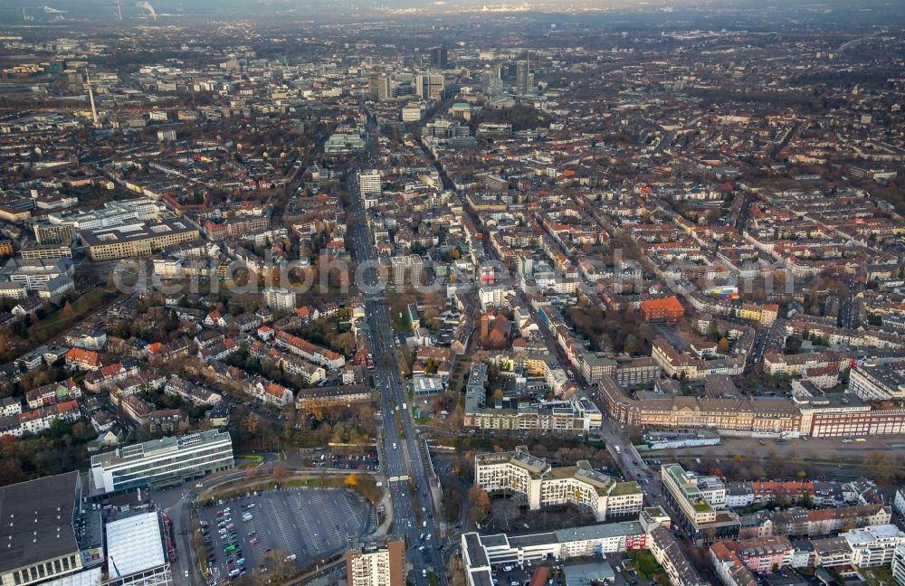 Aerial photograph Essen - City view along the Alfredstrasse - federal road B 224 in Essen in the state North Rhine-Westphalia