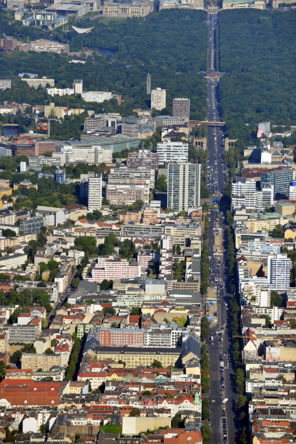 Aerial image Berlin - Cityscape along the Heerstraße , Kaiserdamm and 17th Street June in Berlin Charlottenburg and Tiergarten