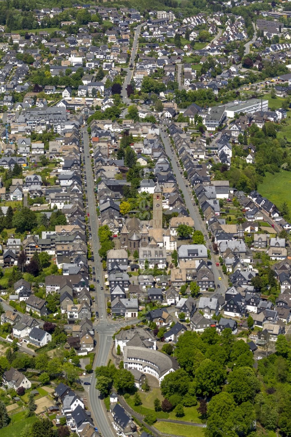 Aerial photograph Schmallenberg - Cityscape along West Street and East Street with St. Alexan der's Church in Schmallenberg in the Sauerland district in North Rhine-Westphalia