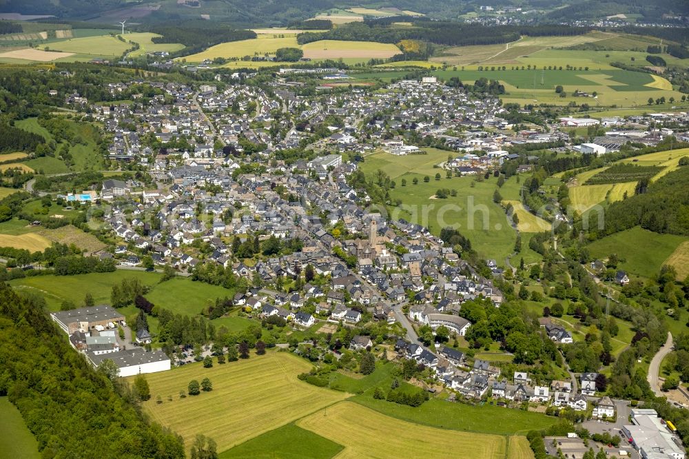 Aerial photograph Schmallenberg - Cityscape along West Street and East Street with St. Alexan der's Church in Schmallenberg in the Sauerland district in North Rhine-Westphalia