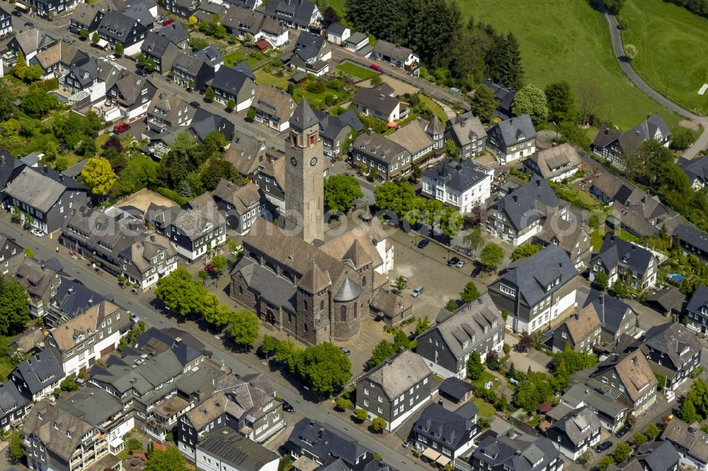 Aerial image Schmallenberg - Cityscape along West Street and East Street with St. Alexan der's Church in Schmallenberg in the Sauerland district in North Rhine-Westphalia