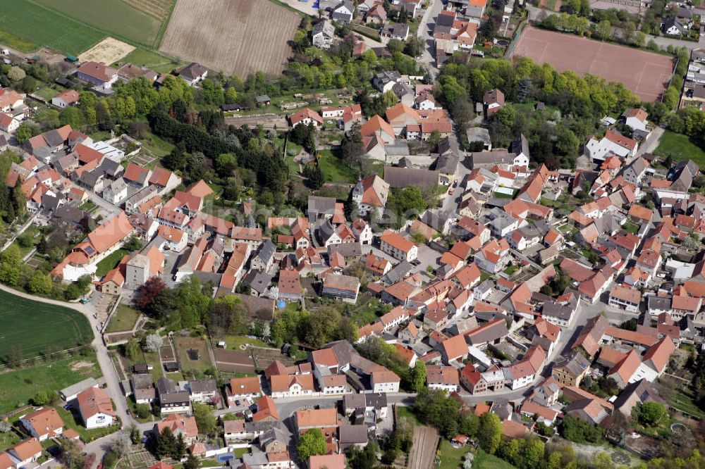 Eppelsheim from the bird's eye view: Blick auf das Zentrum der Ortsgemeinde Eppelsheim im Landkreis Alzey-Worms in Rheinland-Pfalz. View to the center of the village Eppelsheim in the administrative district Alzey-Worms in Rhineland-Palatinate.