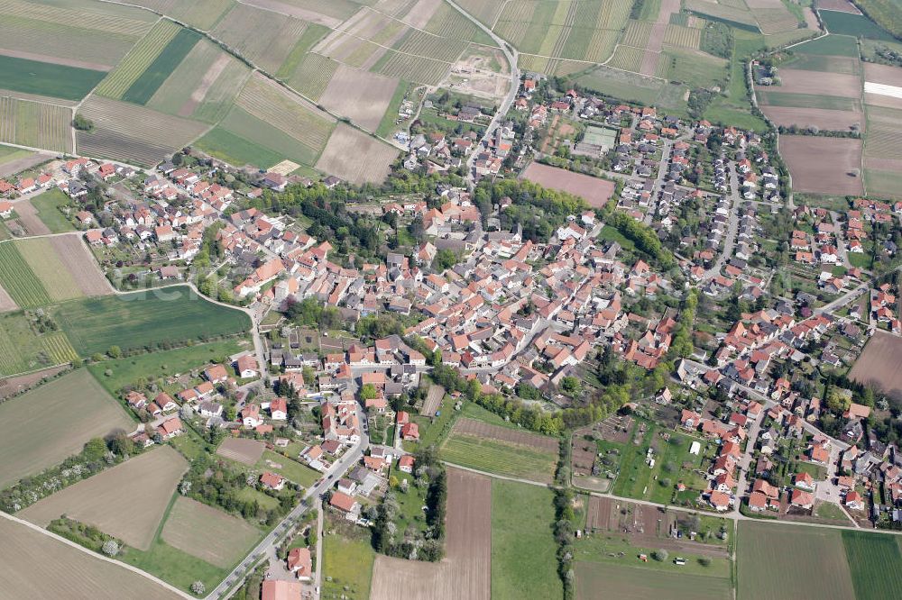 Aerial image Eppelsheim - Blick auf das Zentrum der Ortsgemeinde Eppelsheim im Landkreis Alzey-Worms in Rheinland-Pfalz. View to the center of the village Eppelsheim in the administrative district Alzey-Worms in Rhineland-Palatinate.