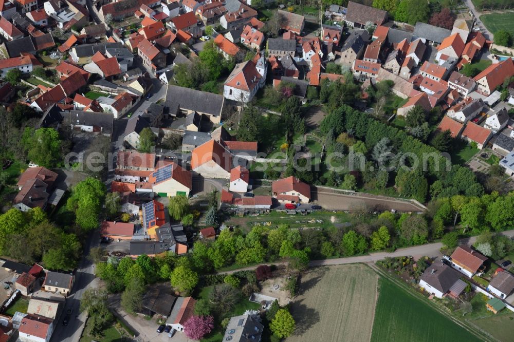 Aerial photograph Eppelsheim - City view of Eppelsheim, a municipality of Rheinhessen in the district Alzey Worms in the state of Rhineland-Palatinate. The locality belongs to the municipality Alzey-Land. The village ditch, also called Effenring, included heart-shaped the medieval village and served with its heaped high ramparts as a village fastening