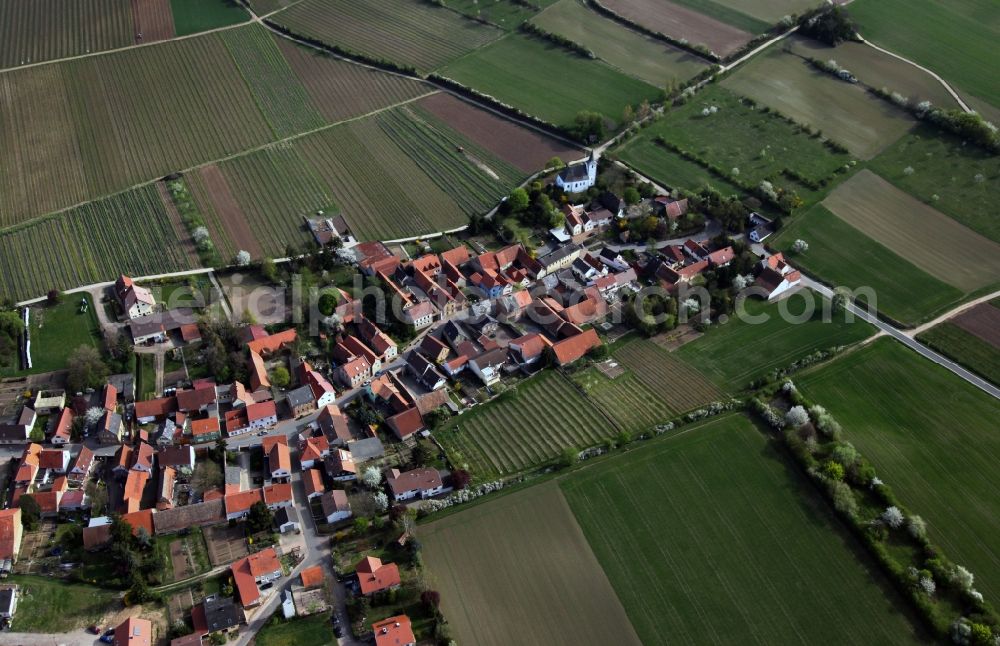 Esselborn from the bird's eye view: City view of Esselborn in the district Alzey Worms in the state of Rhineland-Palatinate. On the edge of town lies a protestant church in baroque / perpendicular style, formerly St. Peter. The church building is a cultural monument