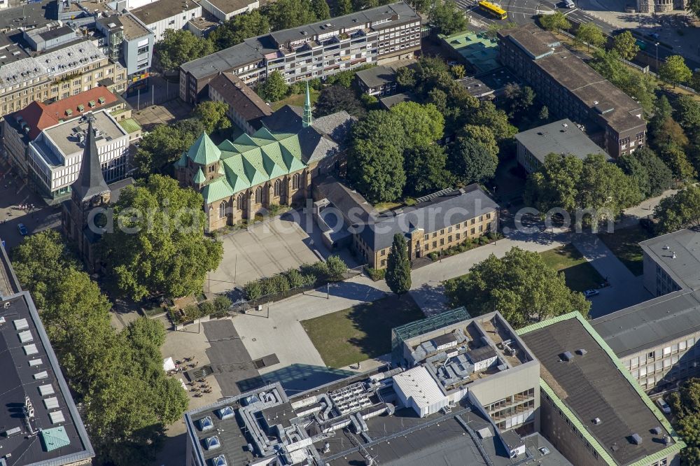 Aerial photograph Essen - City view with Essen cathedral and bishop house at Burgplatz in Essen in North Rhine-Westphalia