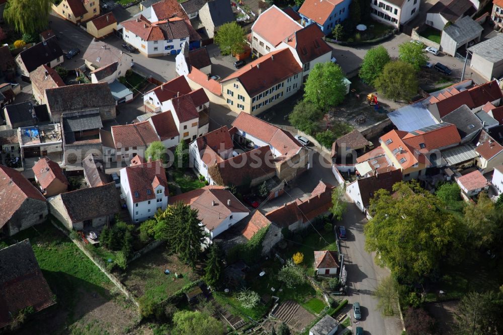 Aerial photograph Flomborn - City view of Flomborn, a part of the municipality Alzey-Worms in the Rhine-Hessian hills in the state of Rhineland-Palatinate. The village belongs to the locality of Alzey-Land Rhineland-Palatinate