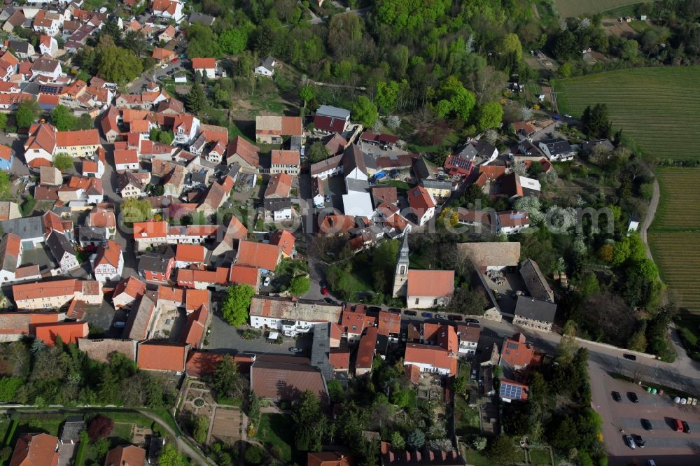 Aerial photograph Flomborn - City view of Flomborn, a part of the municipality Alzey-Worms in the Rhine-Hessian hills in the state of Rhineland-Palatinate. The village belongs to the locality of Alzey-Land Rhineland-Palatinate