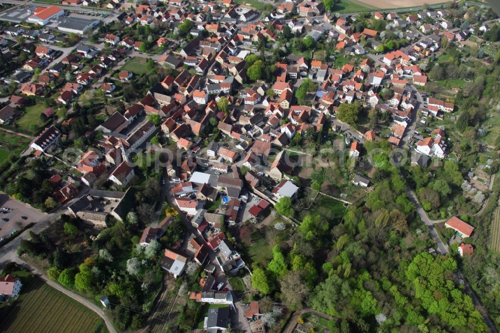 Aerial photograph Flomborn - City view of Flomborn, a part of the municipality Alzey-Worms in the Rhine-Hessian hills in the state of Rhineland-Palatinate. The village belongs to the locality of Alzey-Land Rhineland-Palatinate