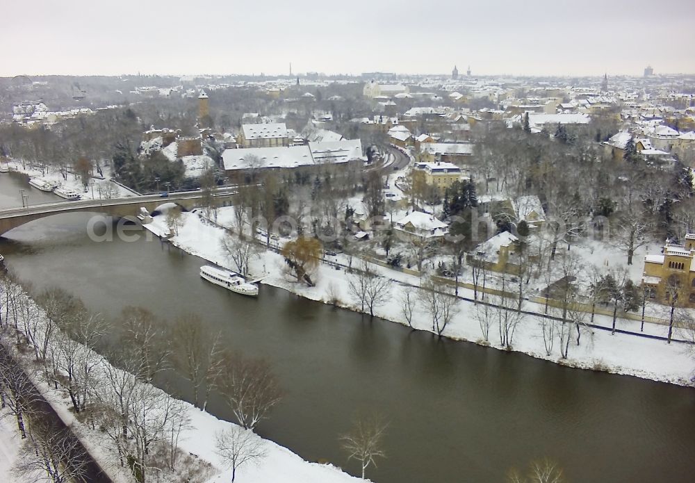 Aerial image Halle (Saale) - Winter with snow covered area on the course of the river Saale at the Krollwitz bridge in Halle (Saale) in Saxony-Anhalt. Also pictured castle Giebichstein and the health center Medikum Halle