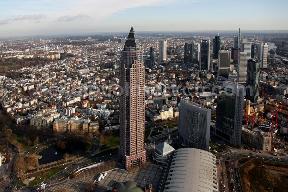 Frankfurt am Main from above - Blick auf die Frankfurter Innenstadt mit dem Messeturm, einem bekannten Büro-und Geschäftsgebäude. Der Büroturm auf dem Frankfurter Messegelände war bei seiner Fertigstellung 1991 das höchste Gebäude in Europa. View to the inner city of Frankfurt at the Main, with the Frankfurt landmark tower.