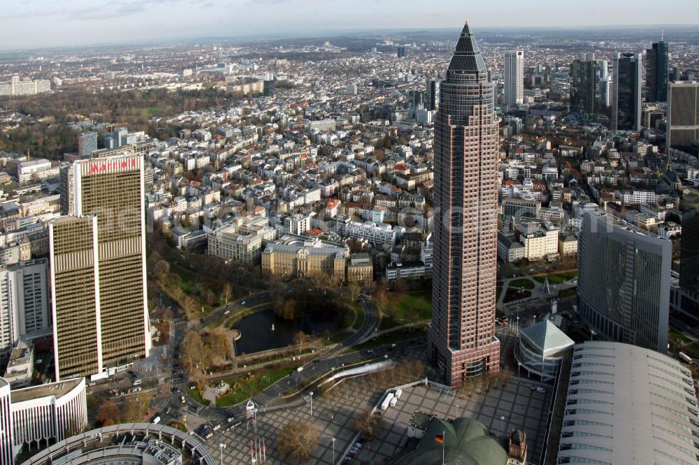 Frankfurt am Main from above - Blick auf die Frankfurter Innenstadt mit dem Messeturm, einem bekannten Büro-und Geschäftsgebäude und dem Mariott Hotel. Der Büroturm auf dem Frankfurter Messegelände war bei seiner Fertigstellung 1991 das höchste Gebäude in Europa. View to the inner city of Frankfurt at the Main, with the Frankfurt landmark tower and the Mariott hotel.