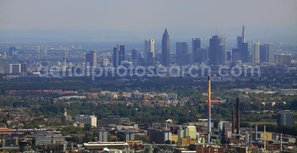 Frankfurt am Main from the bird's eye view: Blick auf die Frankfurter Skyline am Main. Das Frankfurter Banken-, und Bürohauszentrum reiht die Mainmetropole in die Liste typische europäischer Hochhausstädte ein. View of the Frankfurt am Main skyline. The Frankfurt banking, and office center joins a list of the main metropolis in the typical high-rise European citys.