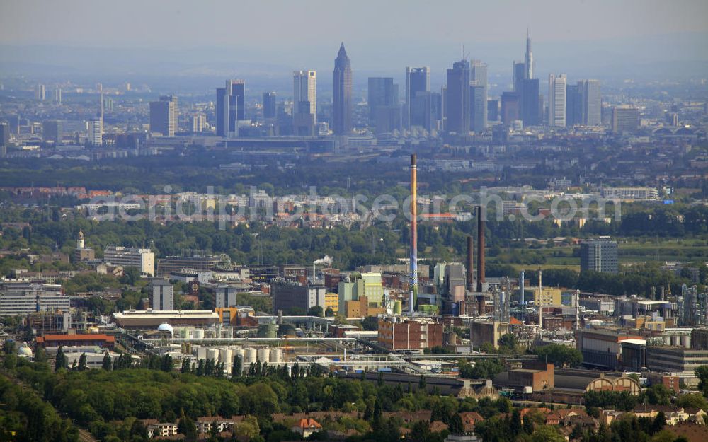 Aerial image Frankfurt am Main - Blick auf die Frankfurter Skyline am Main. Das Frankfurter Banken-, und Bürohauszentrum reiht die Mainmetropole in die Liste typische europäischer Hochhausstädte ein. View of the Frankfurt am Main skyline. The Frankfurt banking, and office center joins a list of the main metropolis in the typical high-rise European citys.