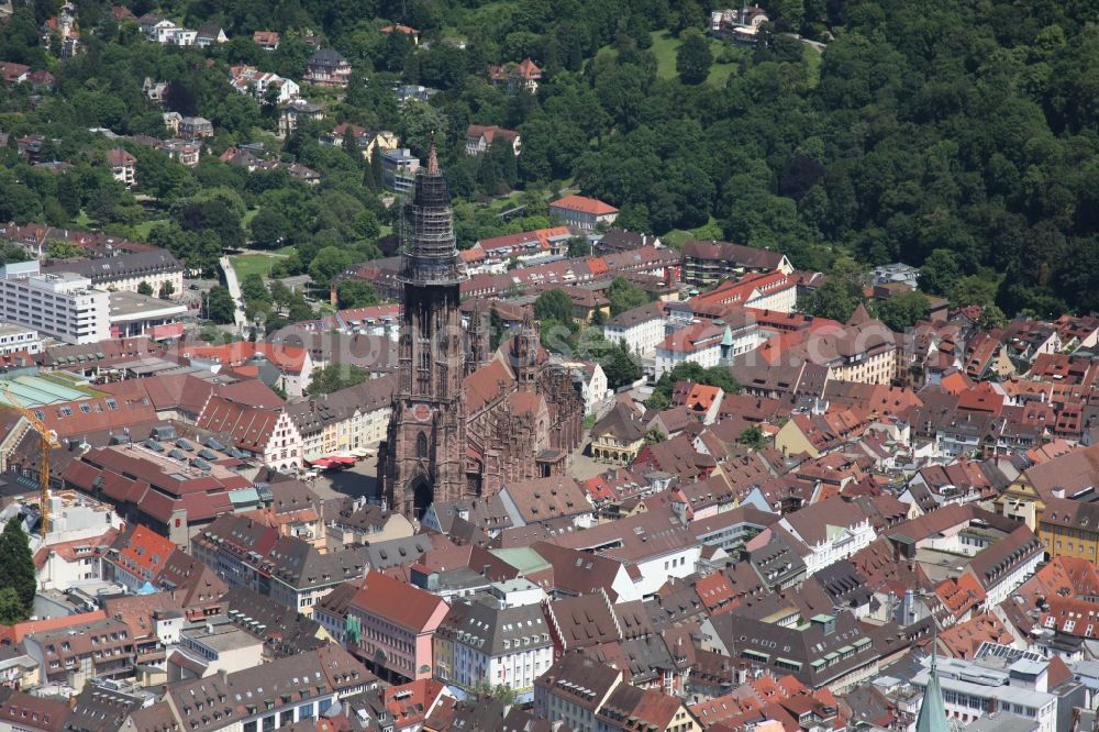 Aerial image Freiburg im Breisgau - Cityscape with the Freiburg Cathedral, the landmark of the city of Freiburg in Baden-Württemberg